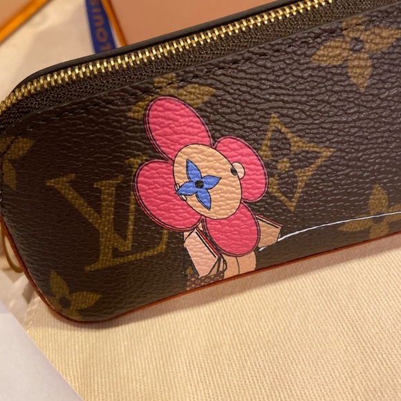 Authentic Louis Vuitton pencil pouch - Picture 5 of 6
